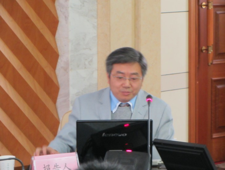 长三角地区科技论坛是江、浙、皖、沪三省一市光学(激光)学会合作联动的基础,已有6年的历史。会议开幕式由江苏省光学学会秘书长王著元主持,江苏省光学学会理事长崔一平在大会上致欢迎词、安徽省光学学会理事长刘文清代表兄弟学会在大会上致辞。安徽省光学学会理事长、中科院安徽光学精密机械研究所刘文清所长做了题为环境光学监测技术进展的特邀报告;上海市激光学会秘书长、复旦大学光科学与工程系郑玉祥教授做了题为椭圆偏振光测量技术及应用研究特邀报告;江苏省光学学会副理事长、南京大学物理系王振林教授做了题为基于表面等离激元
